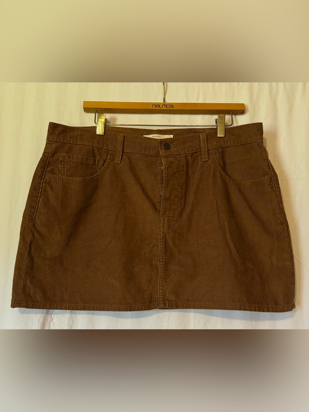 Levi’s Brown Corduroy Icon Skirt – Size 32, 5‑Button Front